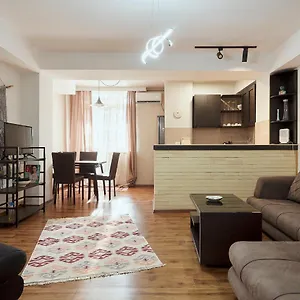  Апартаменты Charming On Odessa Street